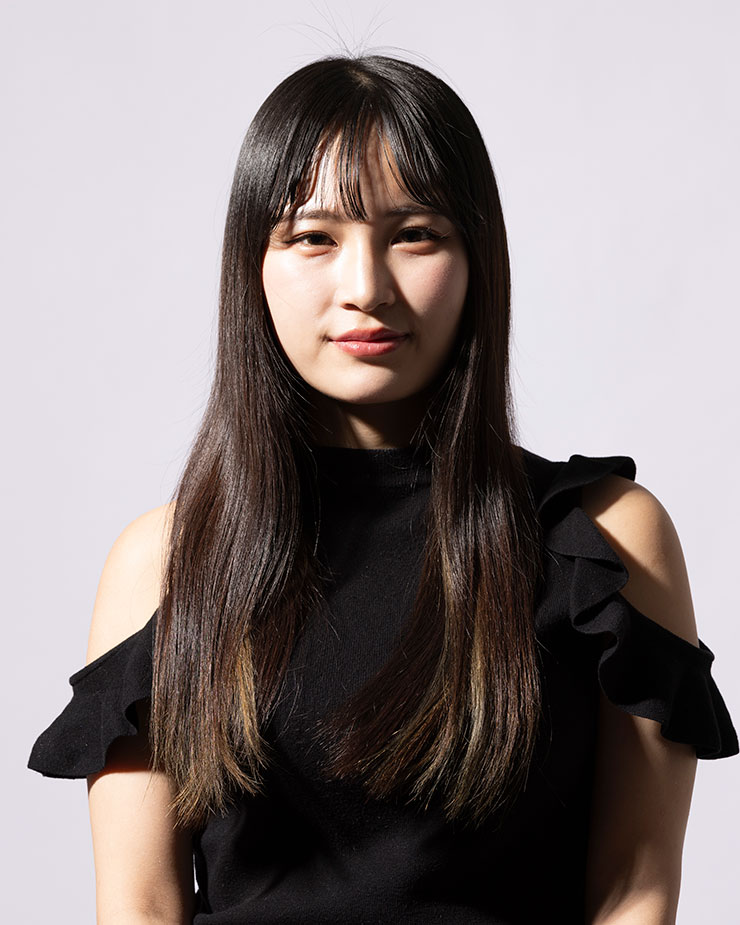 レンブラントライトで撮影した女性の画像