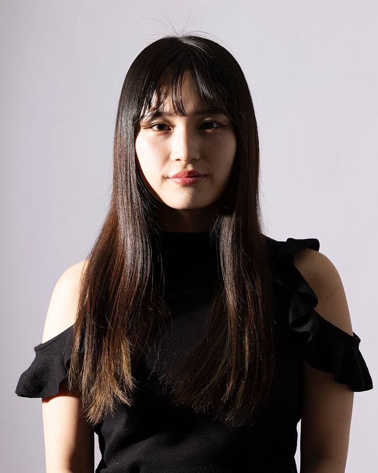 スプリットライティングで撮影した女性の画像