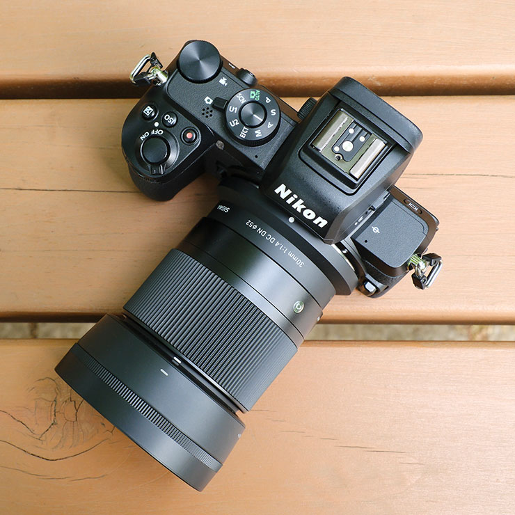 Nikon Z50 に装着したSIGMA 30mm F1.4 DC DN | Contemporary（真上アングル）画像