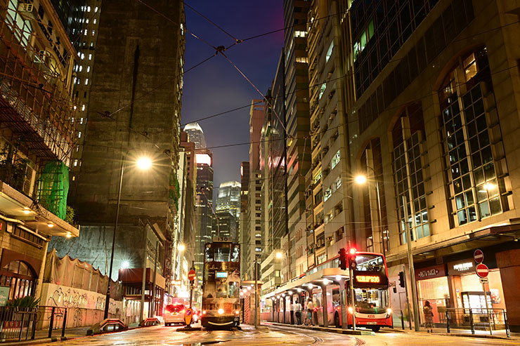 ニコン Z 8・NIKKOR Z 24-120mm f/4 S・30mmで撮影した上環の夜の街の風景