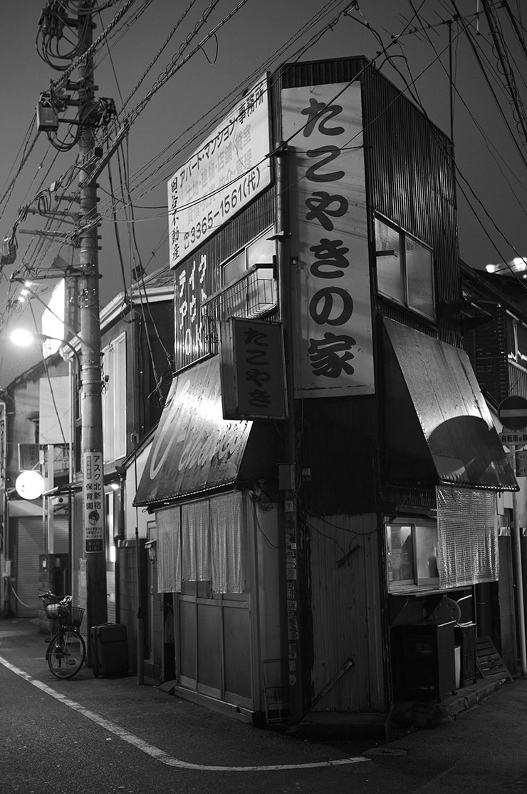 ライカM11モノクローム・ズミルックス M f1.4/50mm ASPH.で撮影したたこ焼き屋の画像