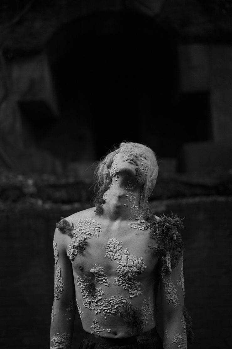 ライカM11モノクローム・ズミルックス M f1.4/50mm ASPH.で撮影した植物をモチーフにした特殊メイクを施した男性の画像