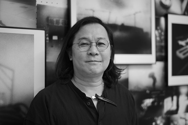ライカM11モノクローム・ズミルックス M f1.4/50mm ASPH.で撮影したストリートフォトグラファー集団「SOMETHINGNOIZE」の眼鏡をかけた男性の画像