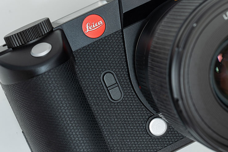 Leica  SL2-Sボディ前面にあるFNボタン