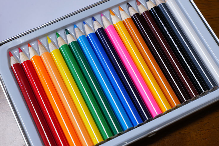 フィルムモード：ビビッドで撮影した色鉛筆の画像