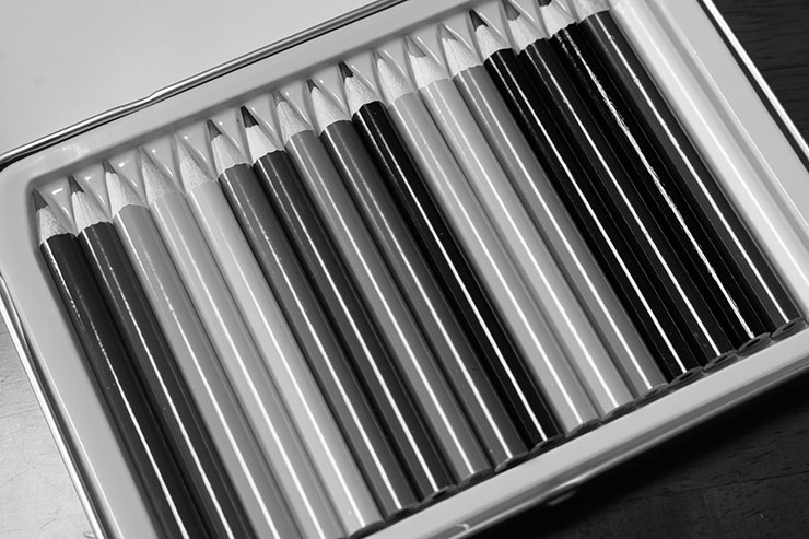 フィルムモード：モノクロHCで撮影した色鉛筆の画像