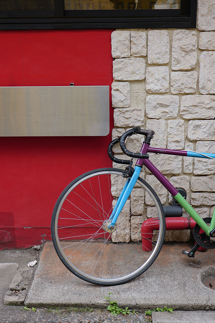 Leica SUMMICRON SL f2/50mm ASPH.で撮影したカラフルな自転車の画像