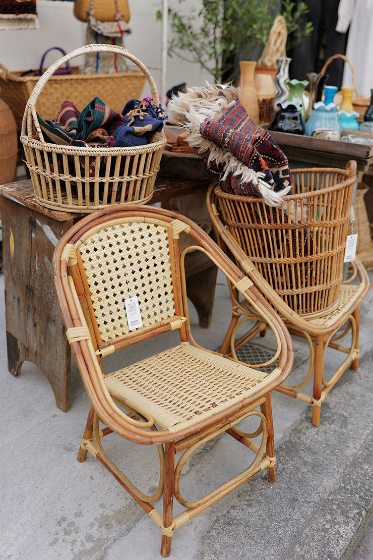 Leica SUMMICRON SL f2/30mm ASPH.で撮影したお店で販売されている籐の椅子