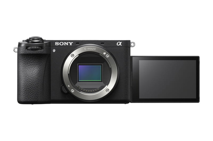 液晶モニターを開いたSONY α6700の正面画像