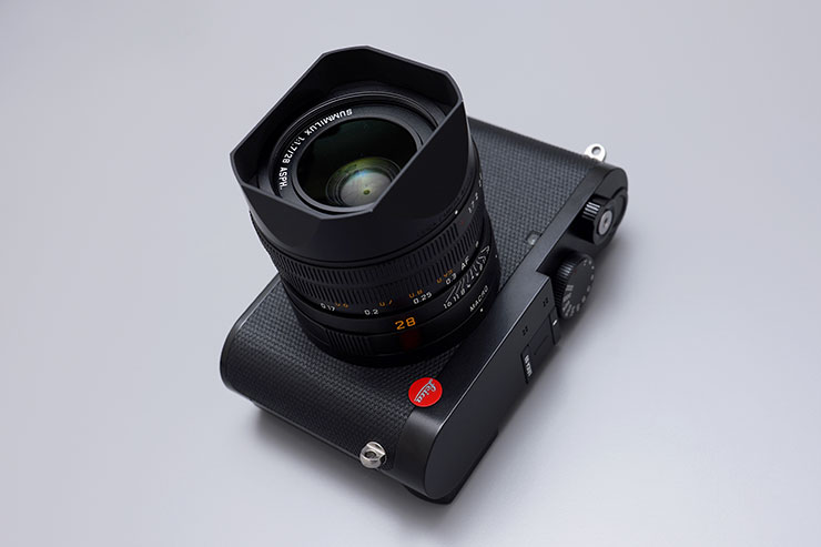 真上から撮影したLeica Q3正面画像