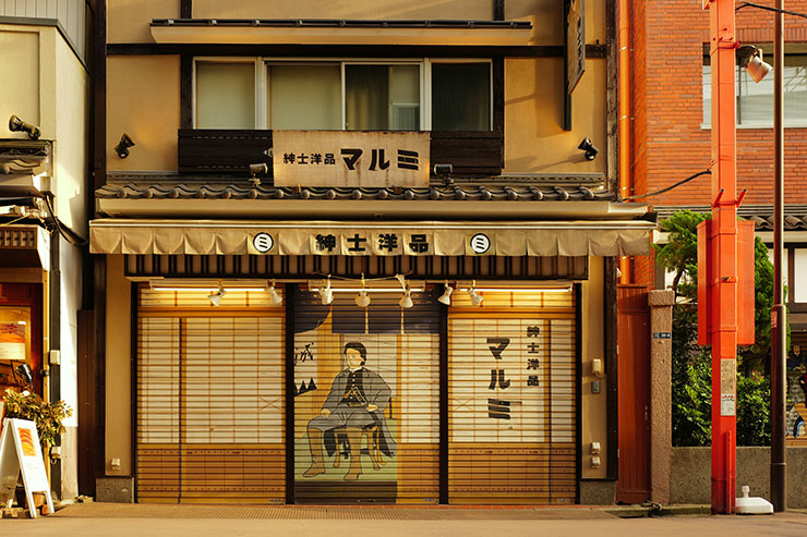 Leica Q3で撮影した紳士用品店の画像（ライカ・パースペクティブ・コントロール有り）