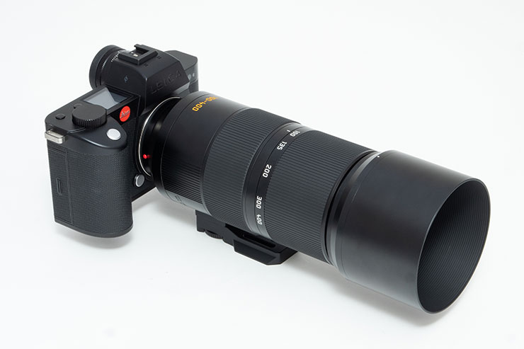 Leica バリオ・エルマーSL f5-6.3/100-400mmにレンズフードを装着した画像