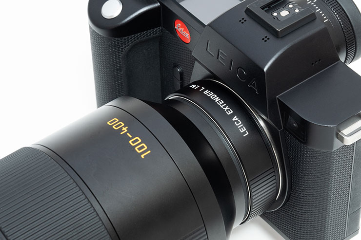 Leica バリオ・エルマーSL f5-6.3/100-400mmとカメラの装着面の画像