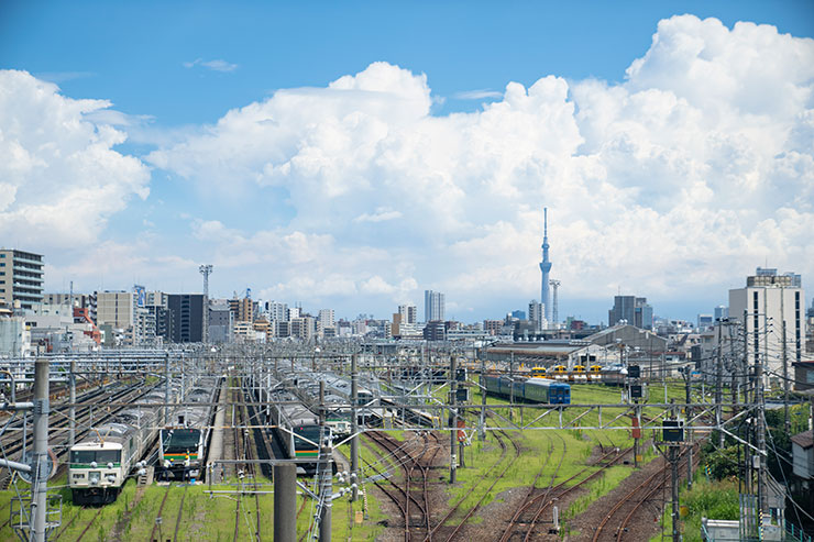 SONY α1・FE 24-70mm F2.8 GM・70mmで撮影した尾久車両センターに留まっている車両の画像