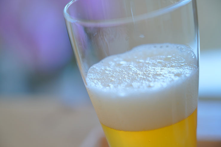 SONYα7R Ⅲ・FE 24-105mm F4 G OSS・105mmで撮影したグラスのビールの画像