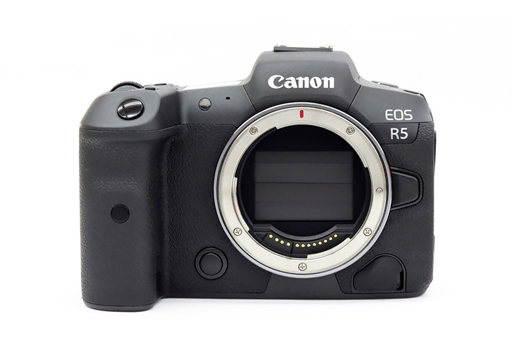 フルサイズミラーレスカメラ（Canon EOS R5）