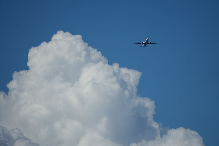 α6700雲と旅客機作例