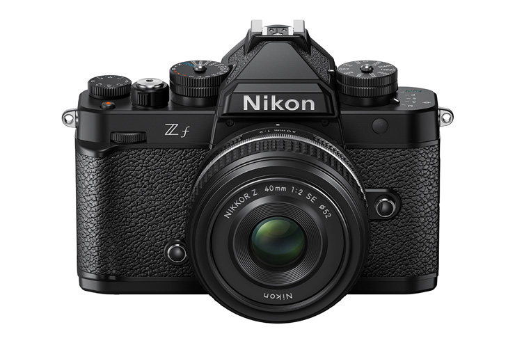 Nikon Z f 本体正面イメージ（40mmレンズ付き）