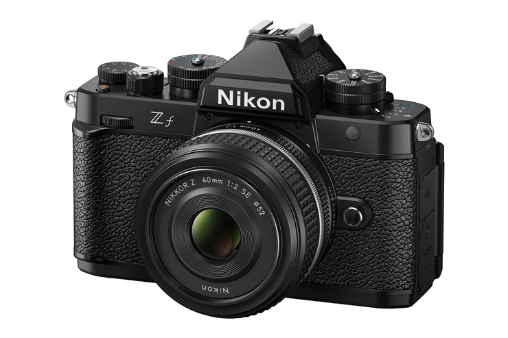 Nikon Z f 40mmレンズ付きイメージ（斜め方向）