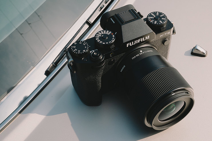 FUJIFILM X-T5にSIGMA 23mm F1.4 DC DN | Contemporaryを装着した上部画像