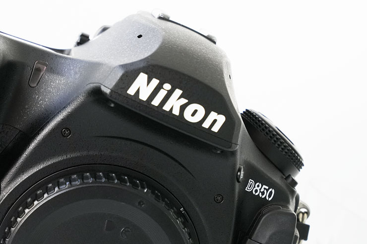 Nikon一眼レフカメラロゴ部分アップイメージ