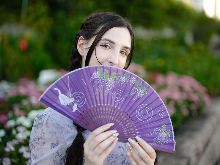 GF55mmF1.7 R WR作例（扇を持った女性）