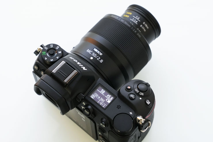 Nikonカメラ、マクロ撮影時のF値表示