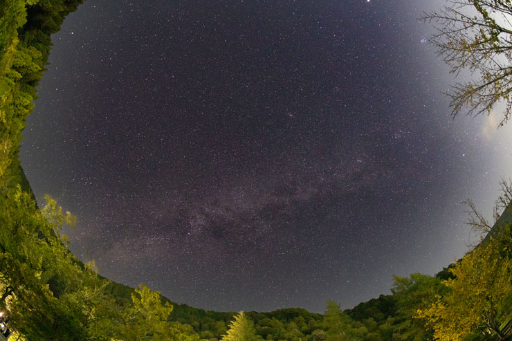 フルサイズカメラで撮影した星空の写真