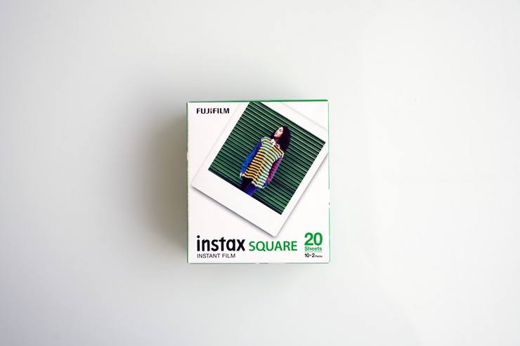 instax SQUAREのフイルムの画像