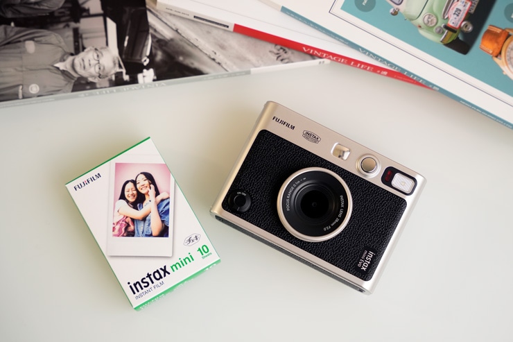 instax mini EVOとフイルムの画像