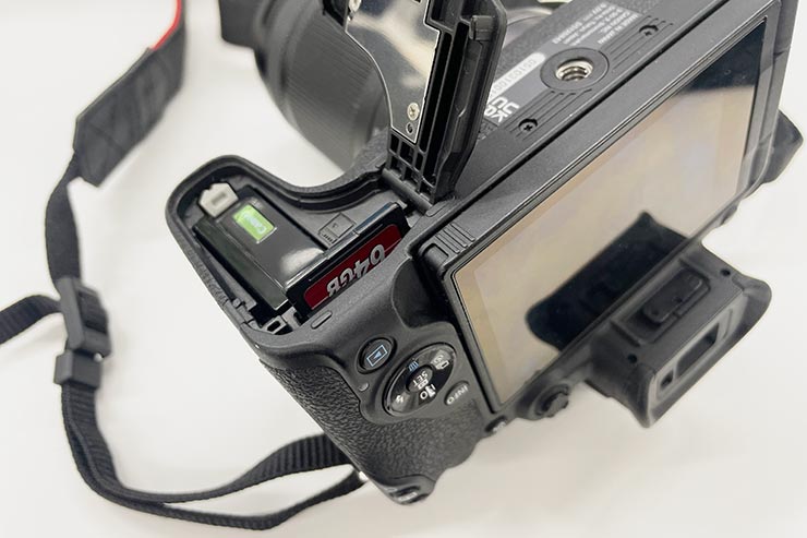 RICOH - カメラ　Ricoh　WG-50（バッテリー3つ、充電器、SDカードカードセット） デジタルカメラセット バッテリー メモリーカード カメラ Ricoh