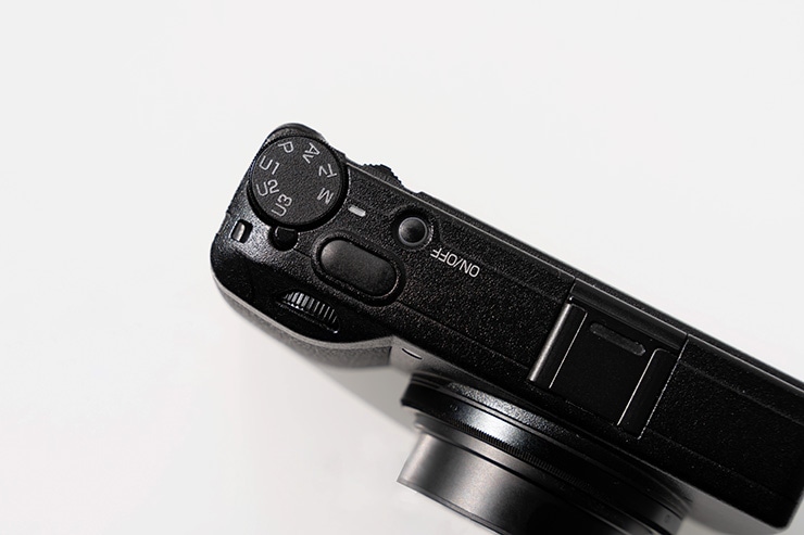 【展示品】RICOH GR III コンパクトデジタルカメラ　5年保証付き 展示品】RICOH GR III コンパクトデジタルカメラ 5年保証付き