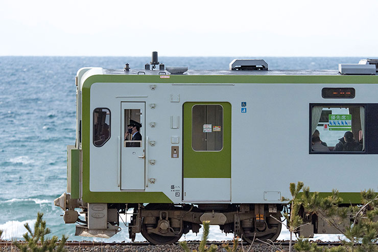 SONY α9 III ローリングシャッター歪み作例：在来線