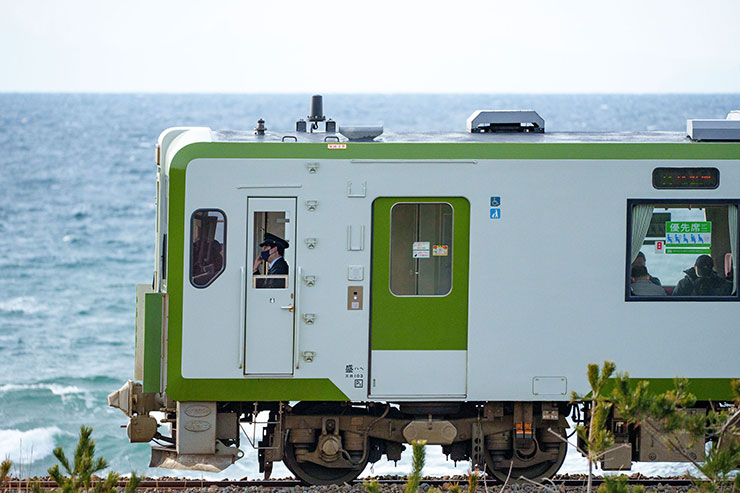 SONY  α1 ローリングシャッター歪み作例：在来線