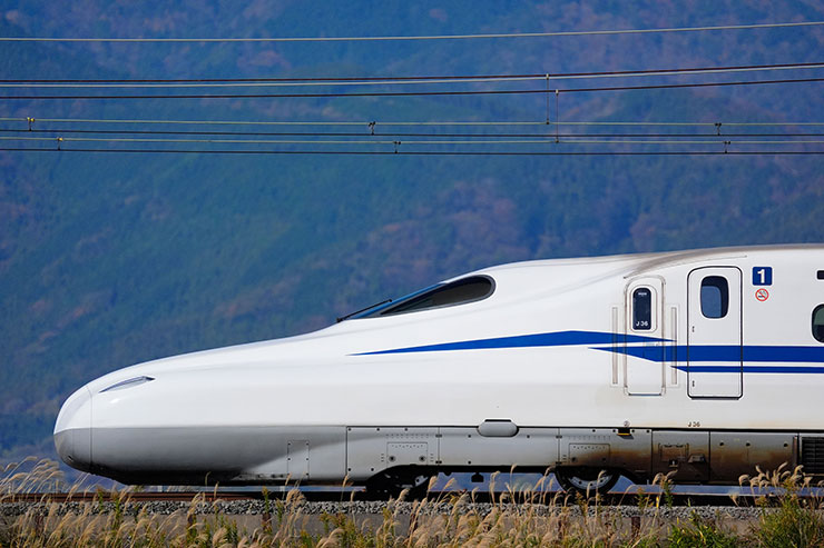 SONY α9 III ローリングシャッター歪み作例：新幹線