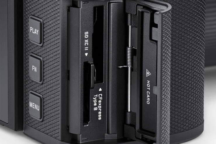 SL3のCFexpress TypeBの差し込み口の画像