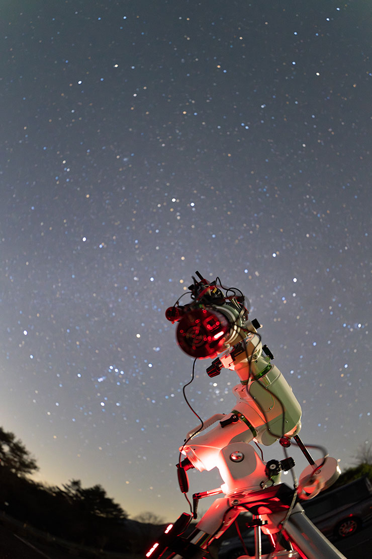 SIGMA 15mm F1.4 DG DN DIAGONAL FISHEYE | Art 作例：天体望遠鏡と冬の星座