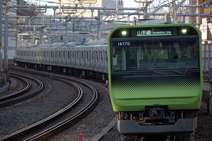 Lumix S5II+LUMIX S 28-200mm F4-7.1 MACRO O.I.S.作例 御徒町駅にて