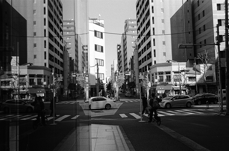 Leica M6 作例：ILFORD HP5 で撮影した街中