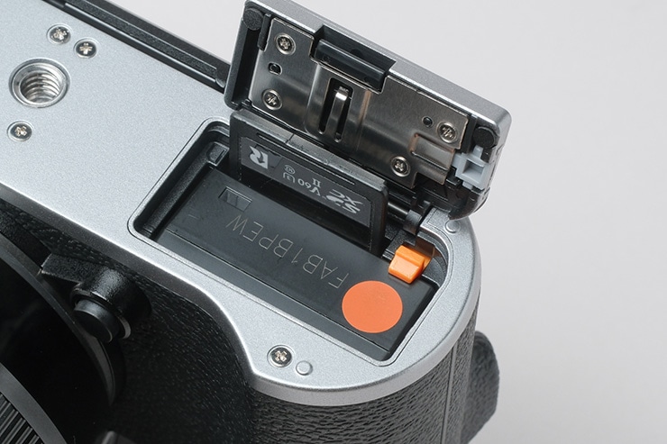 X-T50 本体：バッテリー部分