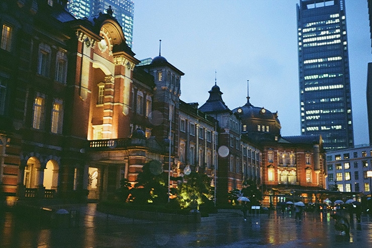PENTAX 17 作例：夕暮れの東京駅