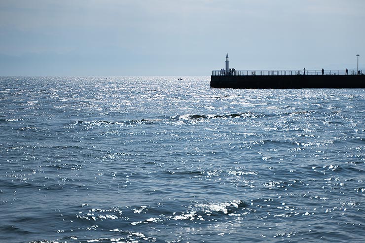 クロスフィルターを装着せずに撮影した海の画像