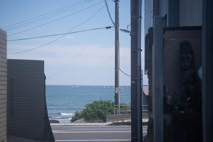 カラーフィルターを装着して撮影した海の画像
