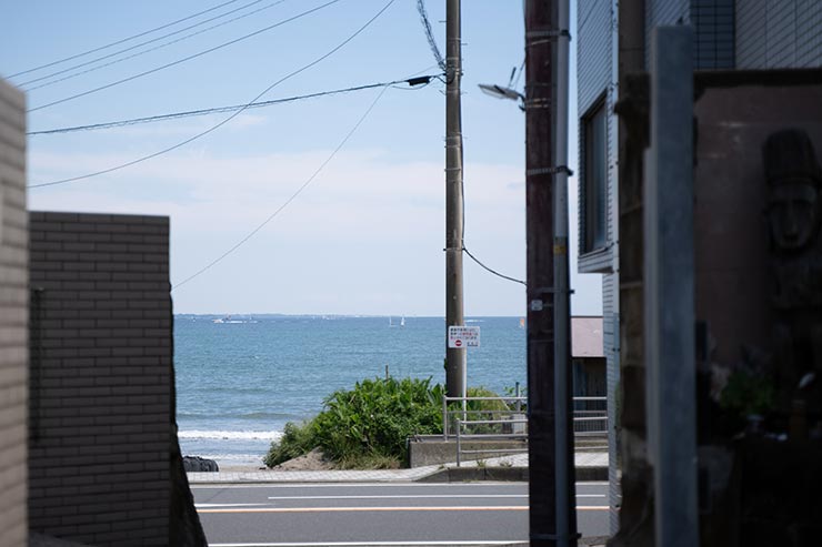 カラーフィルターを装着せずに撮影した海の画像