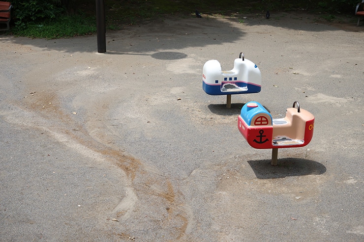 SIGMA 18-50mm F2.8 DC DN｜Contemporary キヤノンRF 作例：公園の遊具