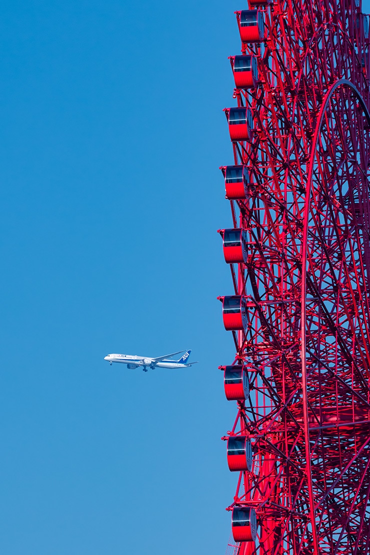 Canon EOS R5 Mark II 作例：赤い観覧車と飛行機