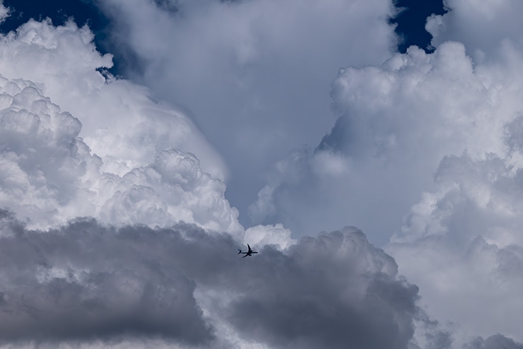 Canon EOS R5 Mark II 作例：雲と飛行機
