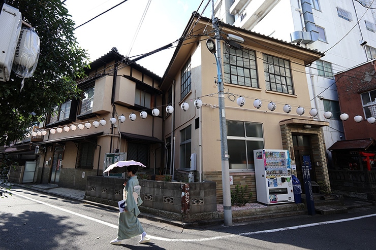 SIGMA 18-50mm F2.8 DC DN | Contemporary 作例：着物を着た女性