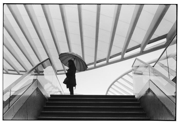 Leica M2 作例：傘の女性