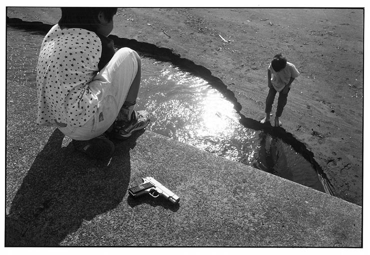 Leica M2 作例：2人の子供とピストル